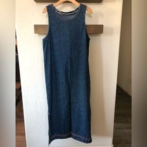 Vintage 90’s denim maxi dress w embroidered colorful neckline & hem•sleeveless